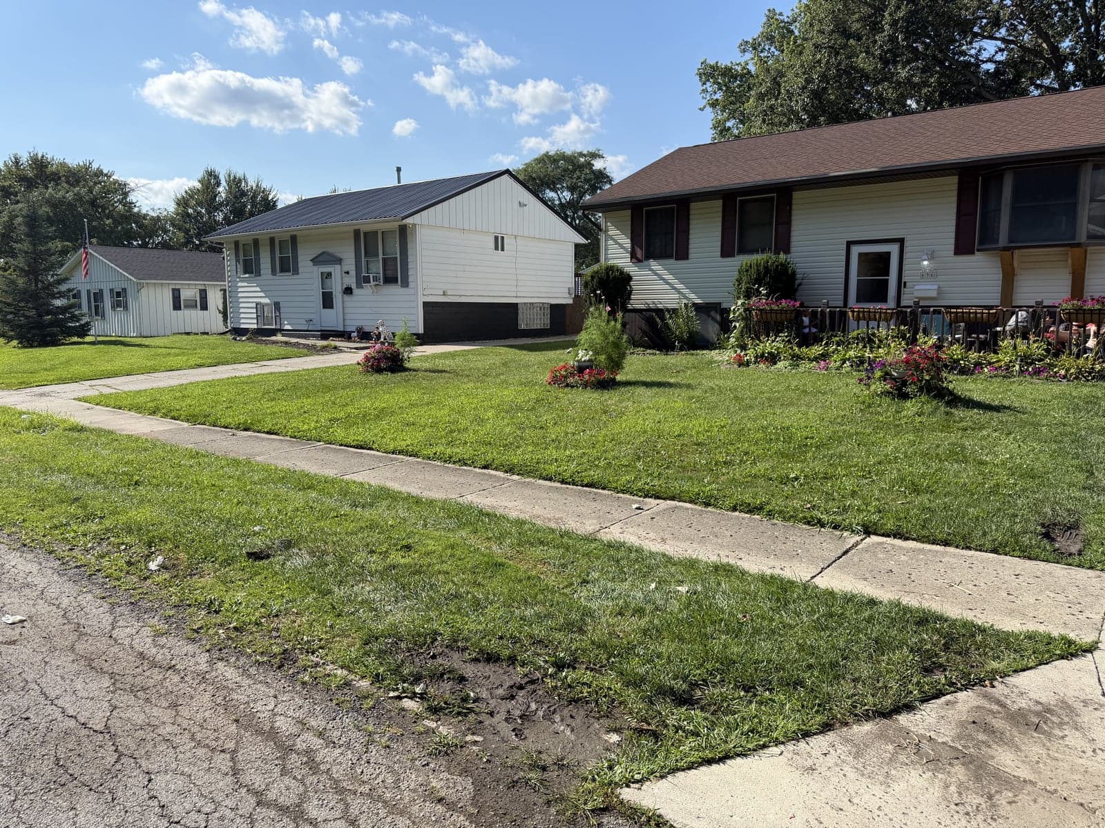 Before: Mowing & Sidewalk Edging, Lima, OH