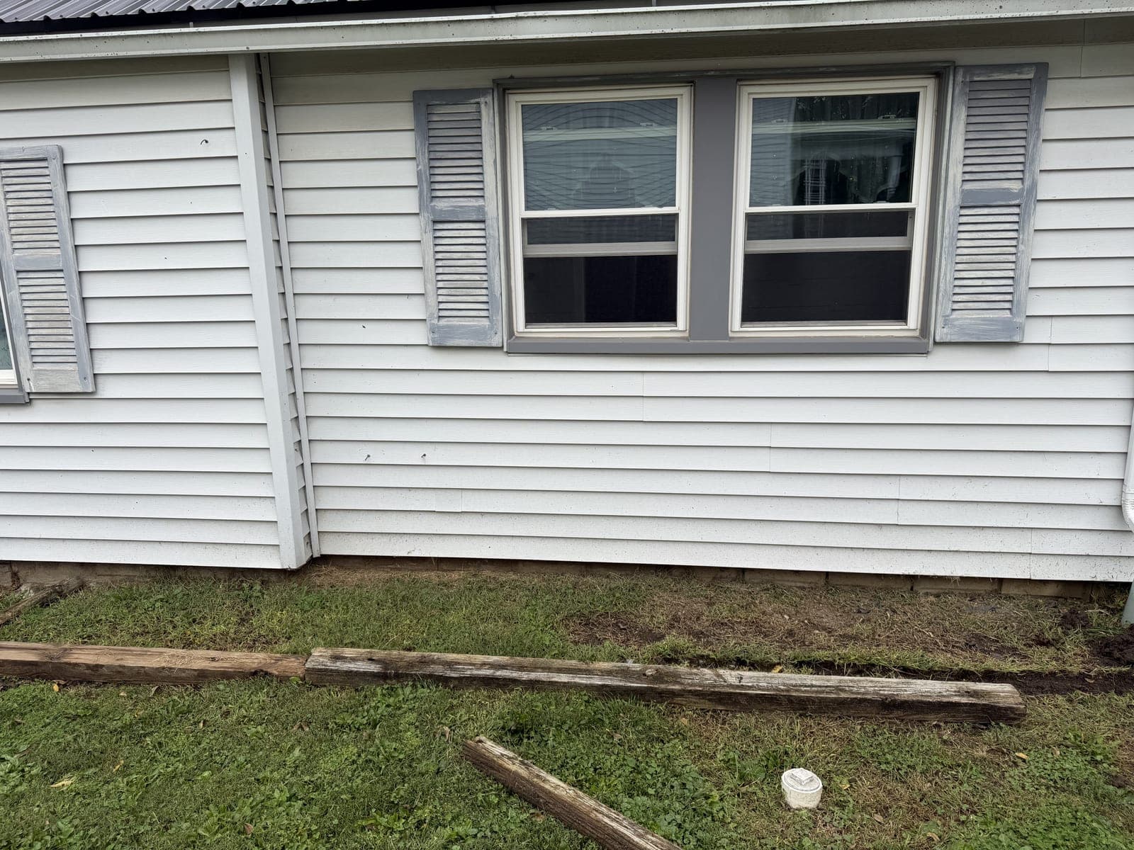 Before: Timber-Edged Mulch Bed Install, Lima, OH