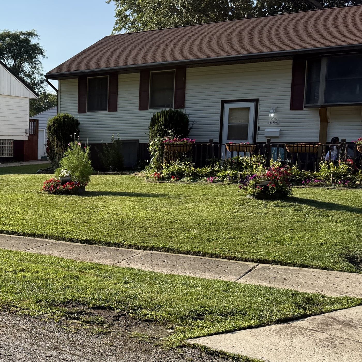 Well-kept lawn at a home in Lima, Ohio